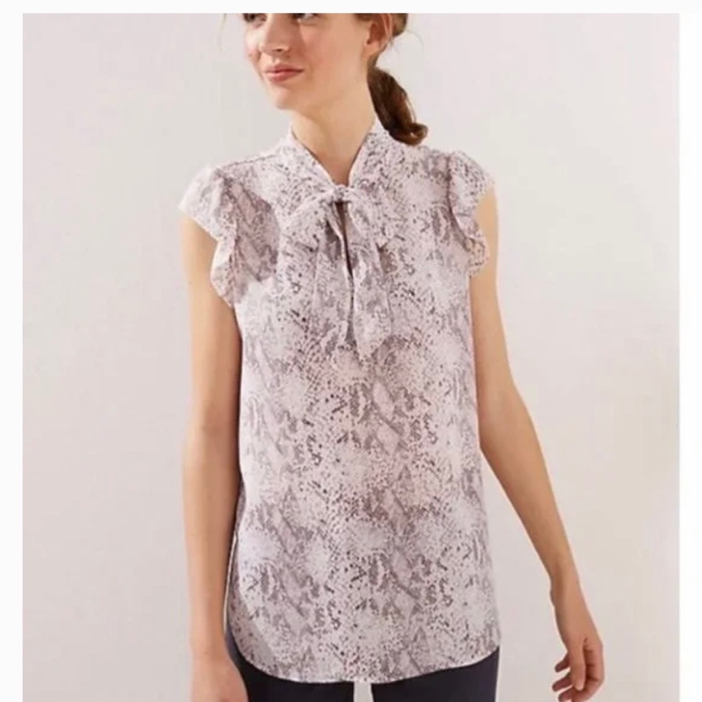 Ann Taylor Loft Blouse- Perfect for work! In great condition. Barely worn.
